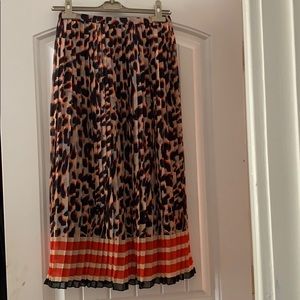 Gorgeous patterned pleated skirt